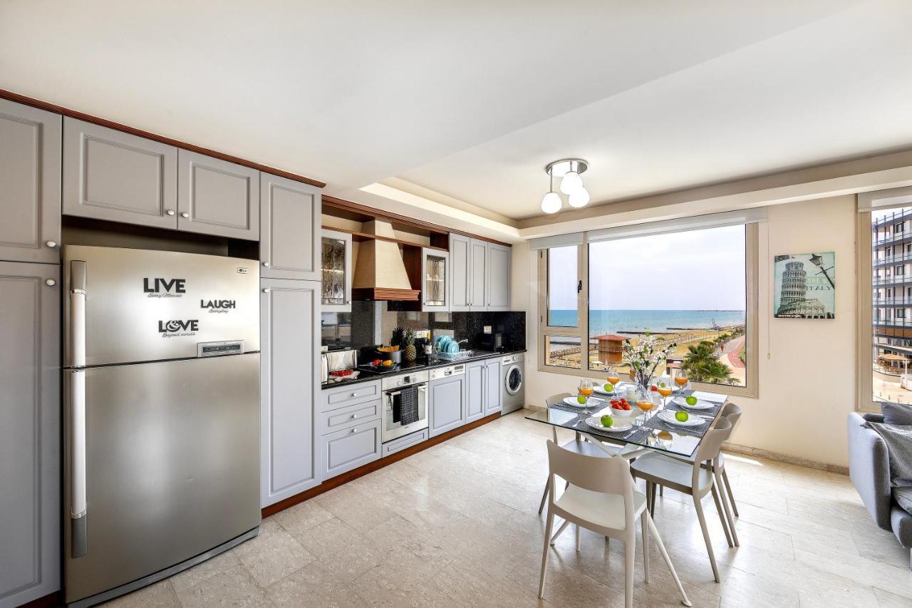 Mackenzie Beachfront Eftyhia Suite Larnaca Eksteriør billede