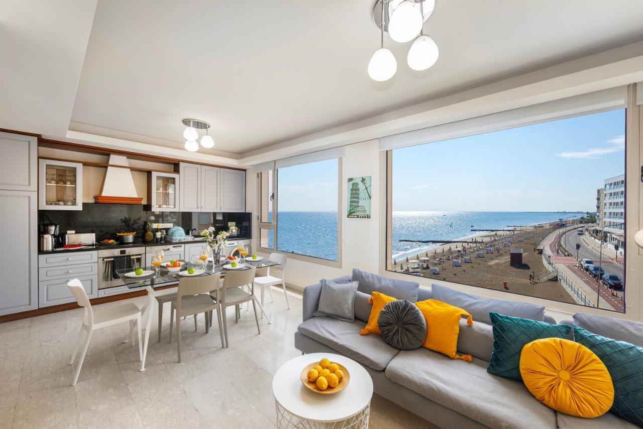 Mackenzie Beachfront Eftyhia Suite Larnaca Eksteriør billede