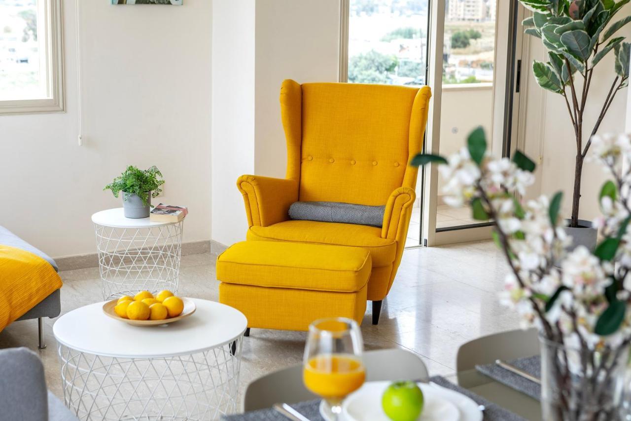 Mackenzie Beachfront Eftyhia Suite Larnaca Eksteriør billede