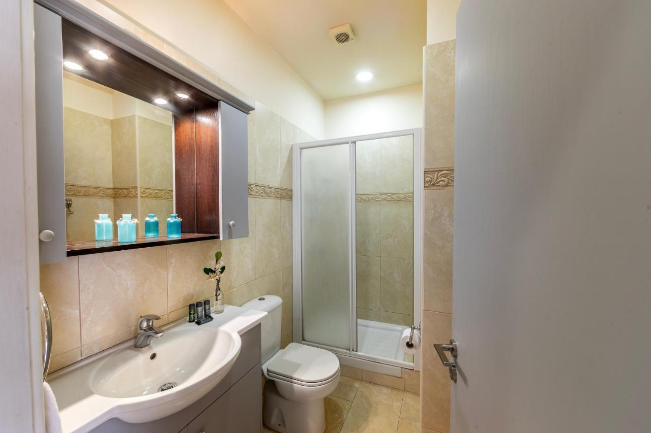 Mackenzie Beachfront Eftyhia Suite Larnaca Eksteriør billede