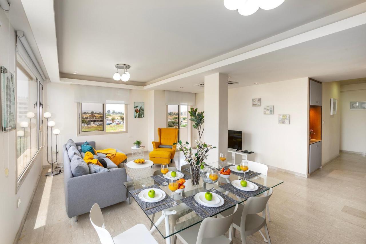 Mackenzie Beachfront Eftyhia Suite Larnaca Eksteriør billede
