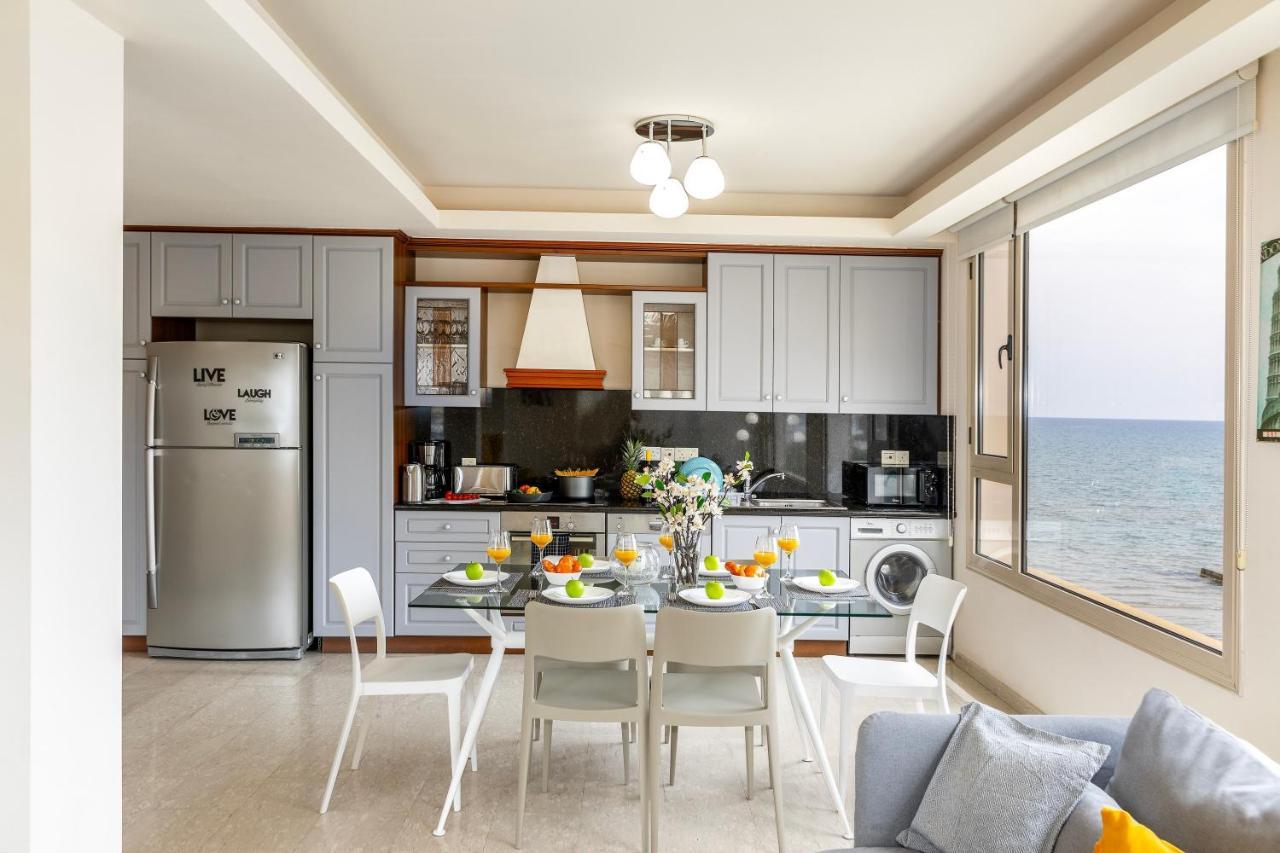 Mackenzie Beachfront Eftyhia Suite Larnaca Eksteriør billede